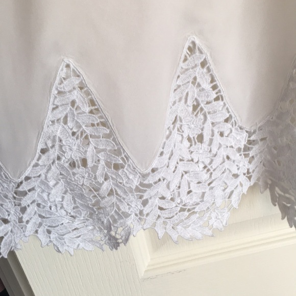 White tank top with lace bottom - Picture 2 of 3